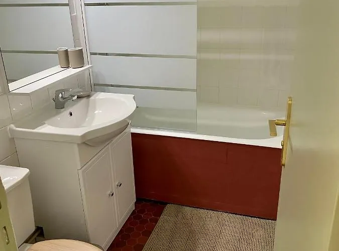 Appartement 1 Pièce, Hyper Centre, Grosse Horloge La Rochelle (Charente-Maritime)