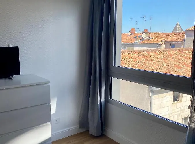 1 Pièce, Hyper Centre, Grosse Horloge Appartement *